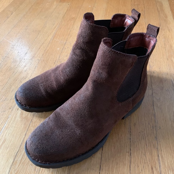 born cove chelsea boots